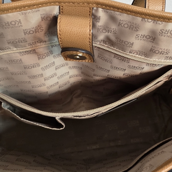 Michael Kors Jet Set Tote Handbag - Picture 3 of 7